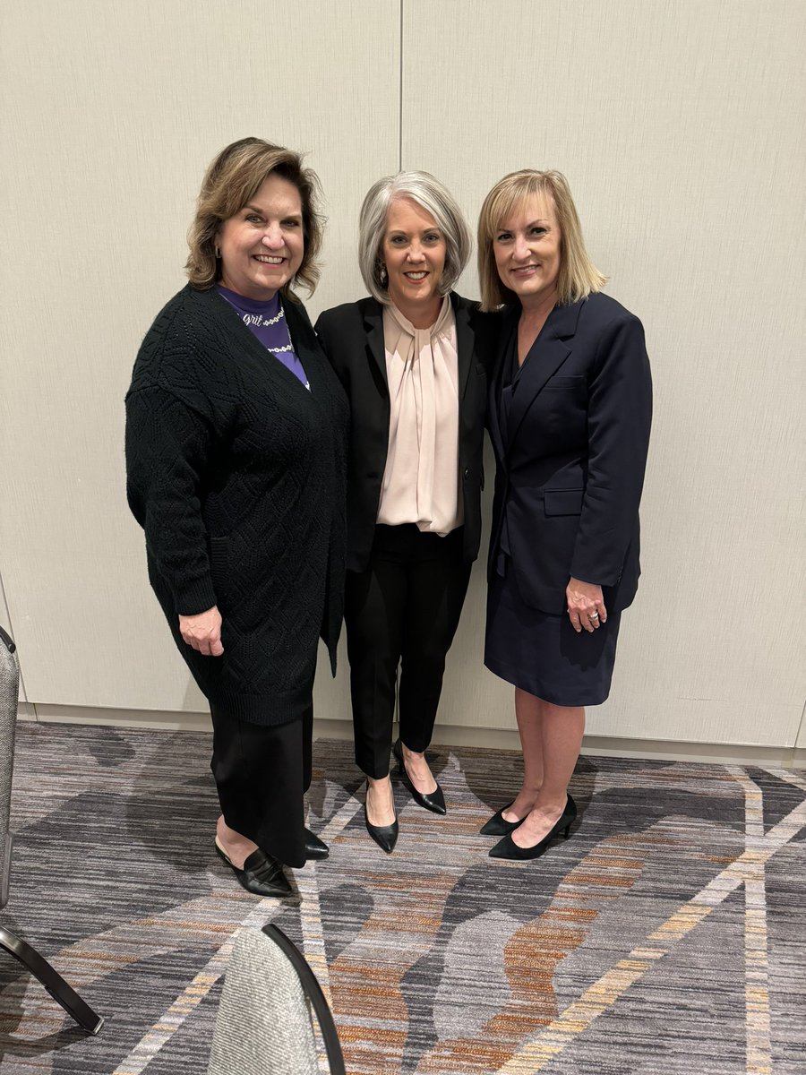 DrSDHoward's tweet photo. About 8 yrs ago I was fortunate to be a new supt. with these ladies, and I always enjoy seeing them. @FrenshipSuper &amp; @LubbockISD Supt, Dr. Rollo are great #sistersupts! Proud to continue to serve alongside them &amp; represent @Midland_ISD at the @tasanet committee mtg this morning! https://t.co/tbGSToPA6t
