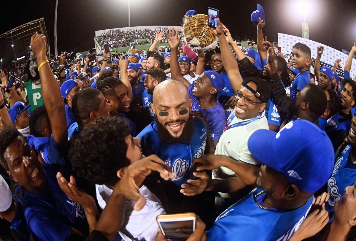 Kevin Cabral: Aprende de números!!!.

Somos el único equipo que ha ganado viniendo de atrás de un 0-2. El 2020-2021 fue una aberración de campeonato de pandemia con asterisco y sin fanáticos. El Licey le tuvo que ganar 3 veces en su casa a las Estrellas con el estadio