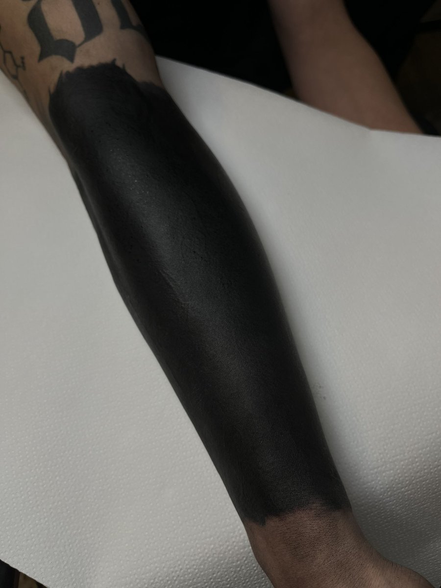 _notbob_ttt_'s tweet photo. #blackwork #solidblack #blackout #tattooart #tattoo single pass blackout coverup https://t.co/YM72XrOZh1
