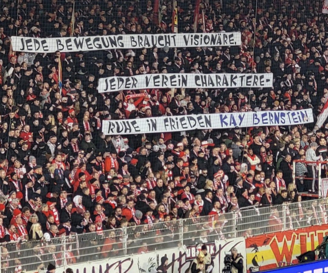 sofafit's tweet photo. ❤️🤍💙🤍 #fcunion #hahohe https://t.co/WMs9oXa4c8