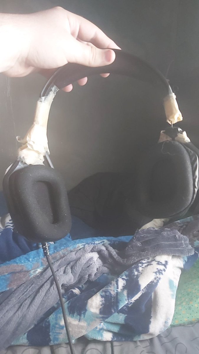 iTs_Libra_'s tweet photo. @NickyESD A ver pues esos audifonos no vendrian nada mal... XDDD https://t.co/wxvrzZeoZm