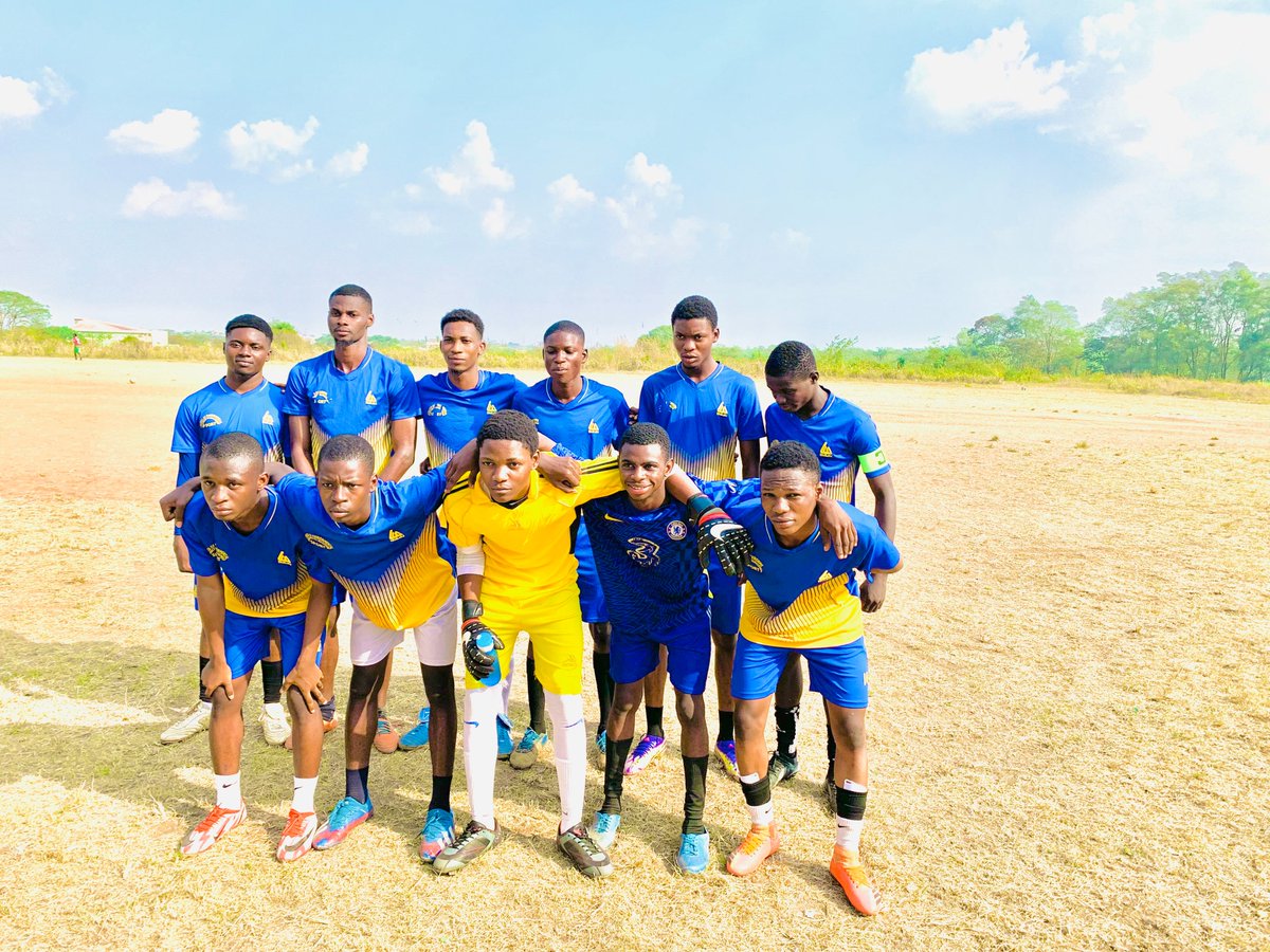 hfworld_'s tweet photo. GET IN 🚨

It's absolute scene here as Dynamo FC not only secure at place in the final at the expense of Ball Boys, but also dominated in a match that finished 2-1.

Joshua and Richard scored in either half, between a Piko penalty to secure a massive win.

#ESGvol3 #FUNAAB https://t.co/OmN8OX5pus