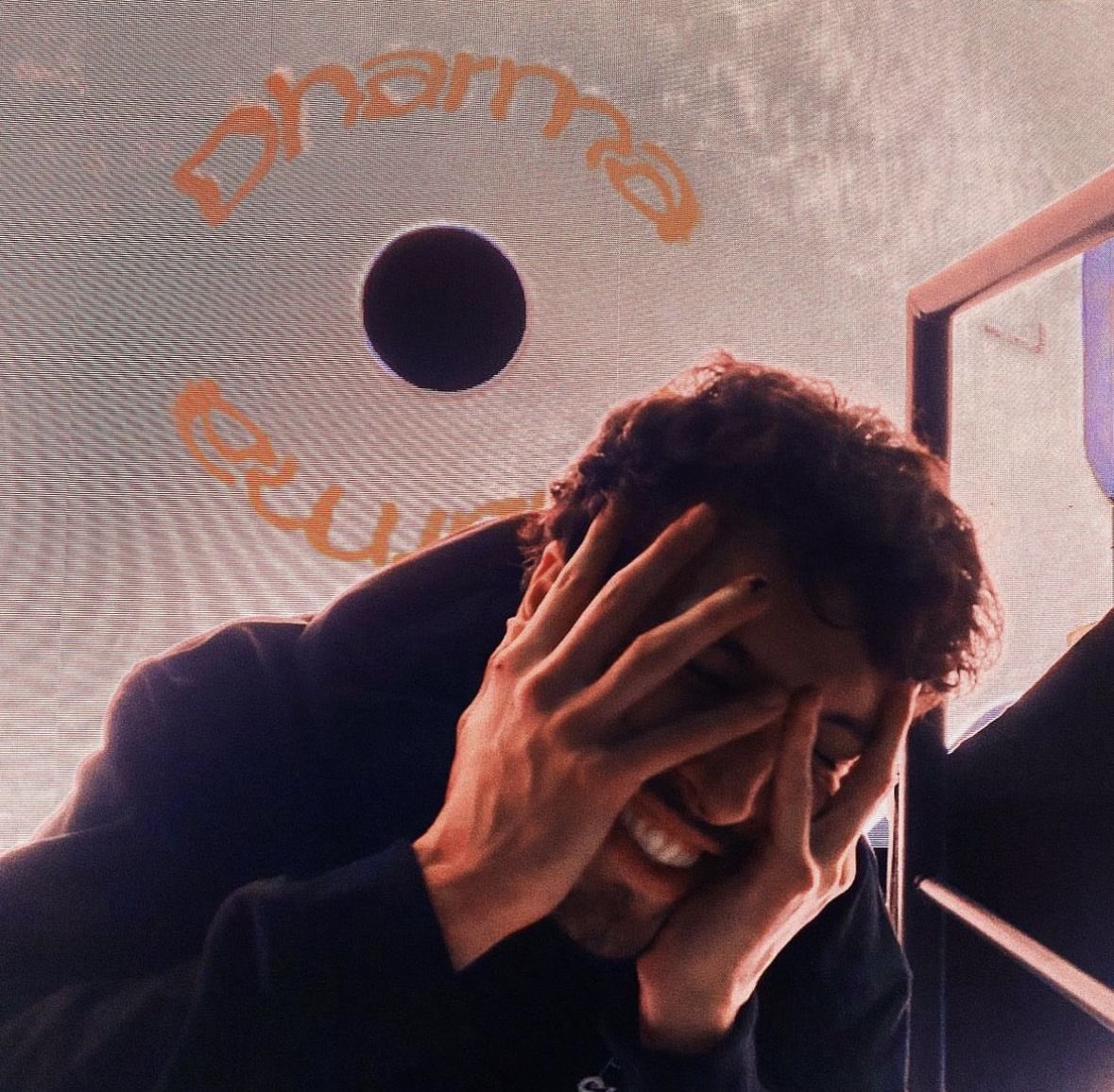 hoje é aniversário do álbum dharma! 🧡

vamos celebrar juntos na nossa listening party hoje às 16h (BRA), link nos stories do yatracess