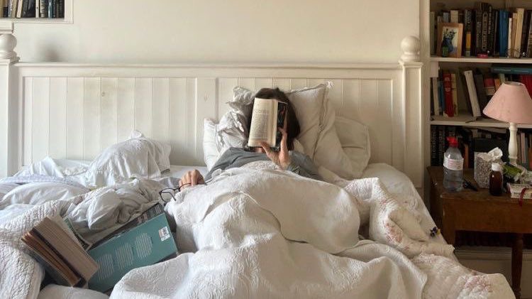 malusokay's tweet photo. Sundays are for reading and baking 🕯️ https://t.co/etyvQxL6dv