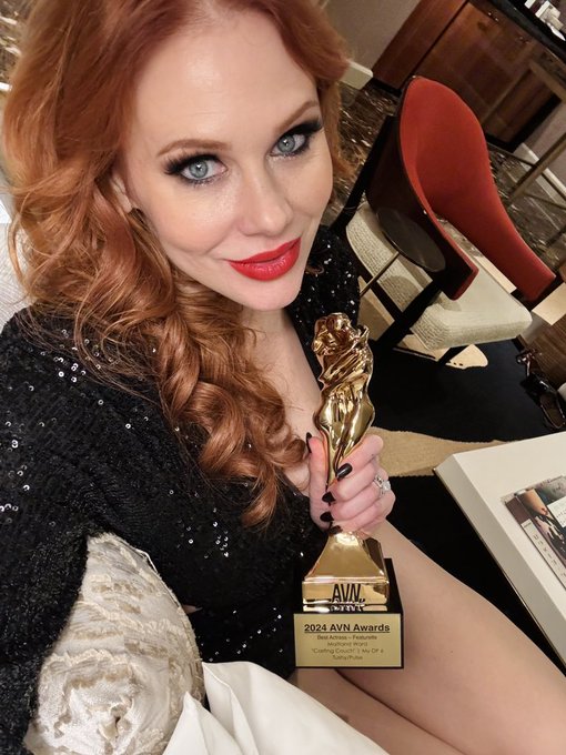 So happy to have won &ldquo;Best Actress&rdquo; for my Featurette &lsquo;Casting Couch&rsquo; on @tushy_com! I also wrote and