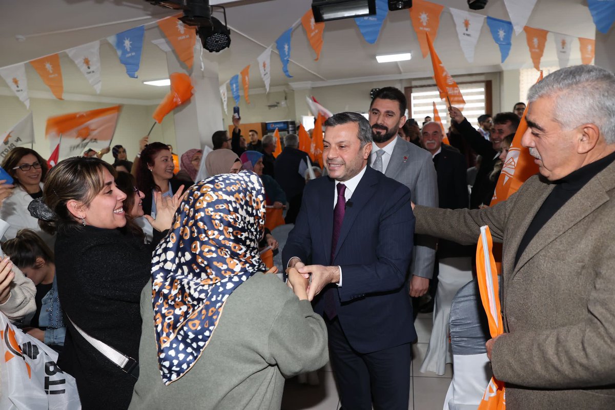 fmkocaispir's tweet photo. AK Parti Çukurova İlçe Başkanlığının teşkilat buluşmasında hemşehrilerimizle bir araya geldik. 

Adana’mızın her bir köşesinde her bir hemşehrimizin yüzünde tebessüm, gönlünde huzur olmak için azimle çalışıyoruz. 🙋‍♂️ https://t.co/gjubLAN1tJ