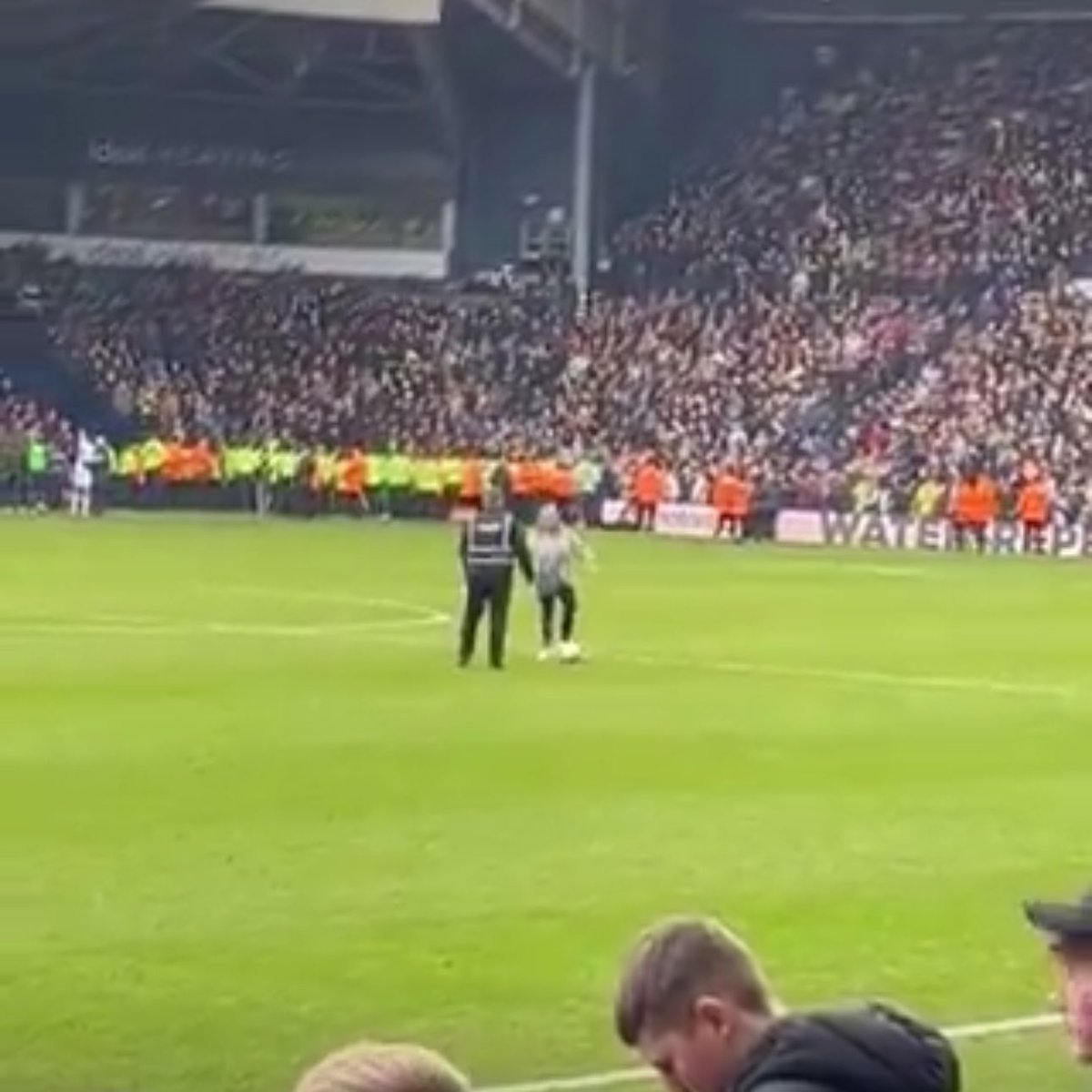FBAwayDays's tweet photo. Things that happened in English football from this weekend alone. There really is nothing quite like it! https://t.co/DJNcJHCnuU