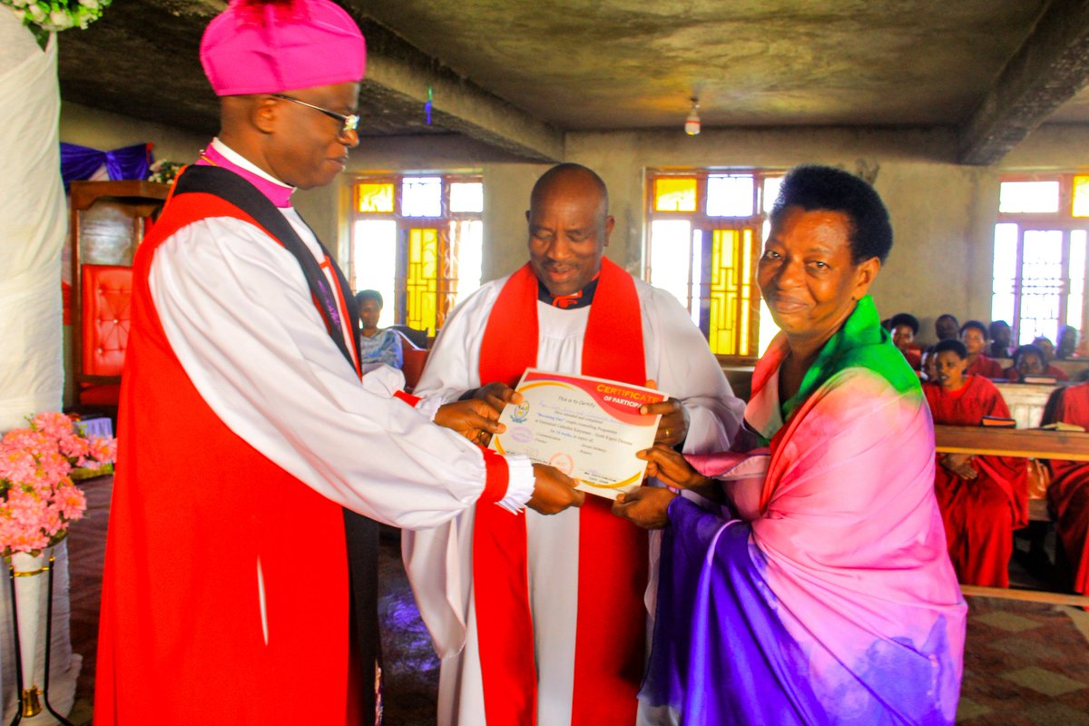 This Sunday, Emmanuel Cathedral Kinyasano Christians bid farewel to Rev. Can. Eric Baingana as Dean. Rt. Rev. Onesimus Asiimwe launches the Church of Uganda theme 2024. Dr. Musinguzi James-Garuga pledges 50m shillings towards the completion of the Emmanuel Cathedral.