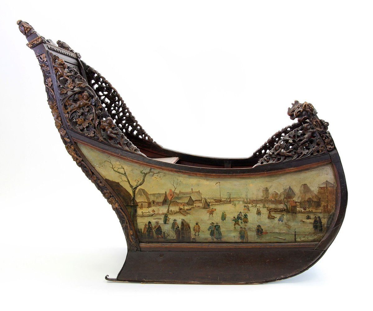 #ObjektDesMonats Lust auf eine gemütliche Schlittenfahrt macht dieser kunstvolle #Kinderschlitten mit niederländischen Wintermotiven aus dem 17. Jh. Er wurde 1952 durch das Märkische Museum erworben &amp; wirft noch heute etliche Fragen zu Provenienz &amp; malerischer Gestaltung auf.