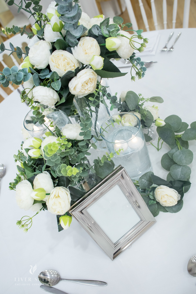 Dreamy table details- now available from Liver Suite as part of your bespoke Wedding Package. 

We love this simple cascade of green and white...

Find out more at royalliversuite.com

#liverpoolwedding #liverpoolweddingvenue #liverpoolbrides #northwestbrides