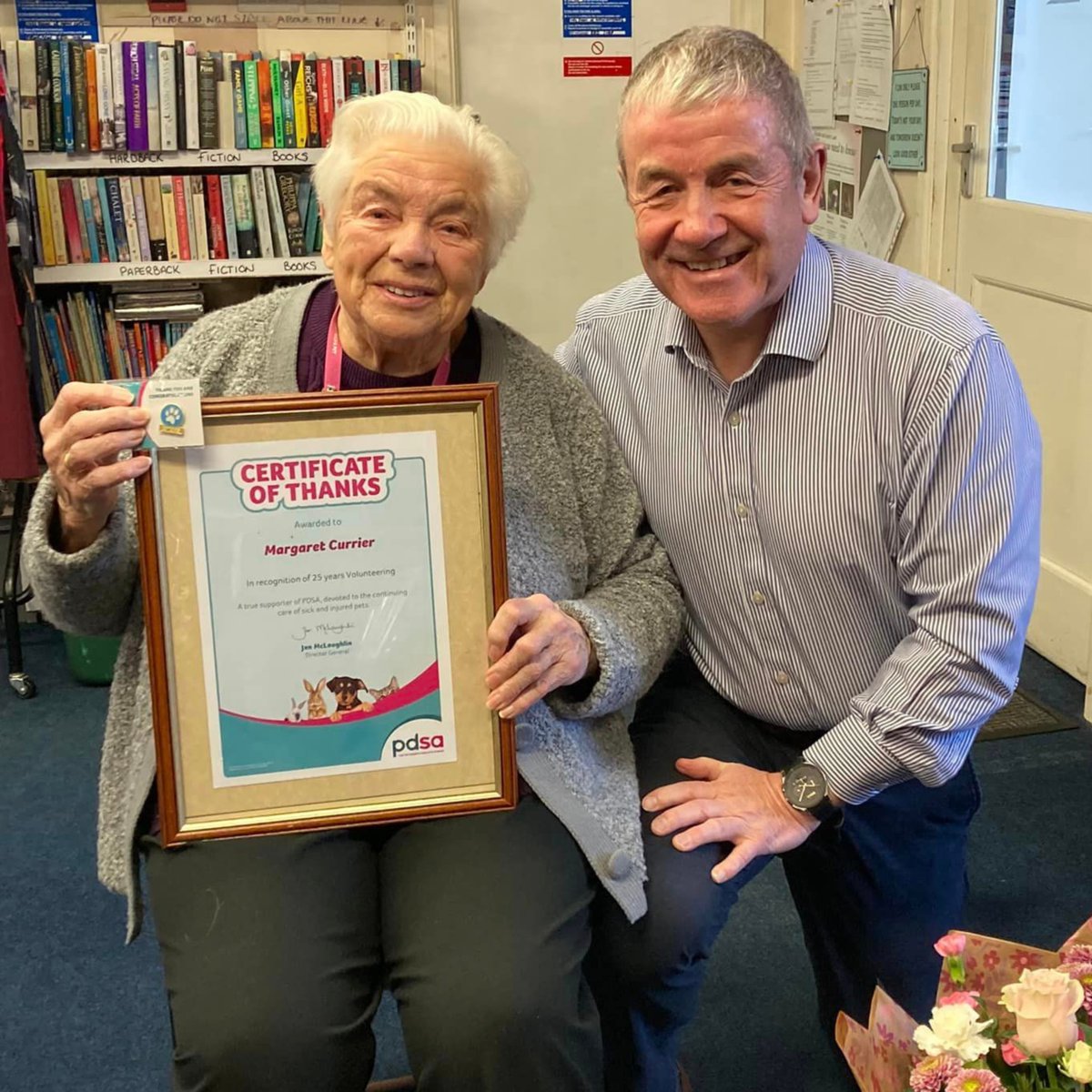 PDSA_HQ's tweet photo. Celebrating an extraordinary milestone, 92-year-old Margaret has been #Volunteering at our #Blackpool charity shop for 25 years 😮👏

She's the heart and soul of the shop and we'd like to say a huge, heartfelt thank you to Margaret for her support over the years 💐 https://t.co/omSWLc8EkR