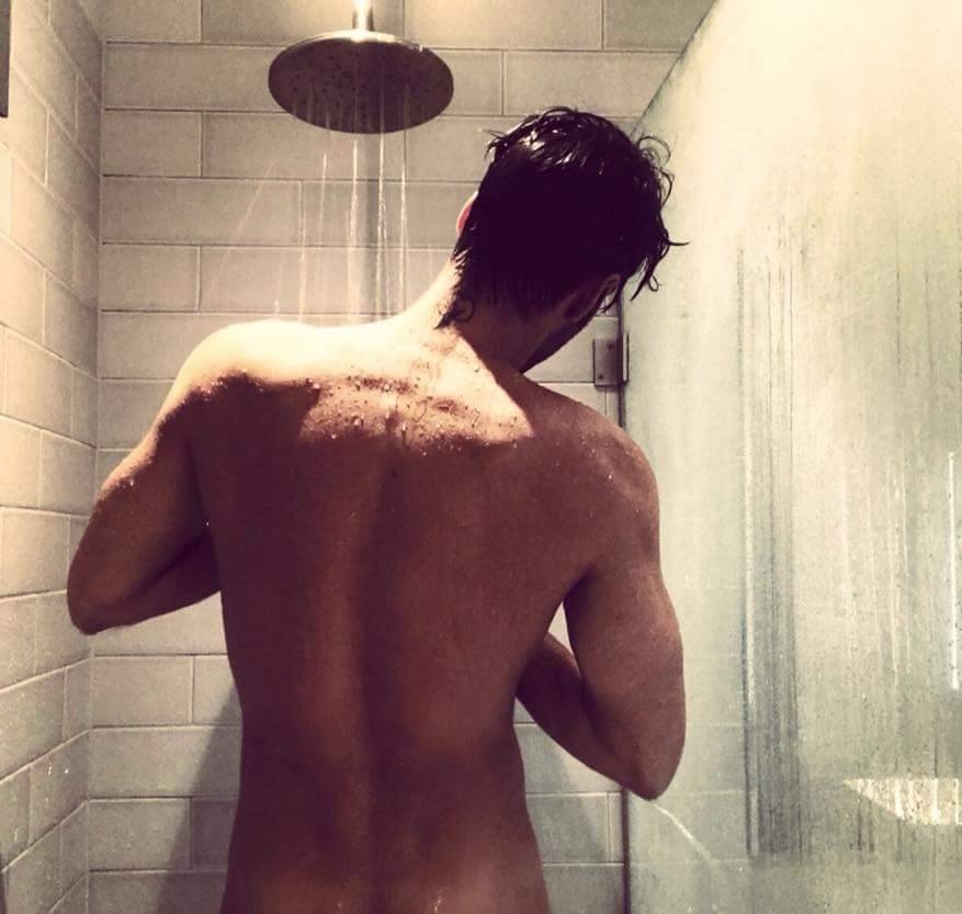 Back home in Vegas with a new room mate 😏 @NessaRoseKyeran 

Hello everyone