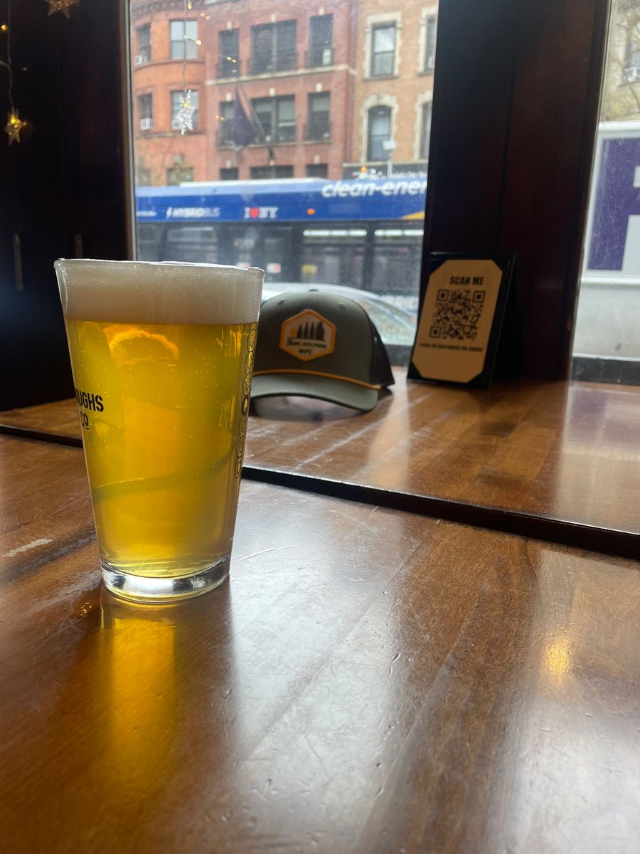GebhardsNYC's tweet photo. Ollie says "We got the Greenpoin/St. Vitus Heaven & Helles lager on draft. Great for watching some football and eating some wings"! True story, Ollie. WE R OPEN
#gebhardsbeerculture #craftbeer #craftkitchen #upperwestsidebar #beer #beerlovers #greenpointbeerandale #stvitusbar https://t.co/zpjCQwDhJZ