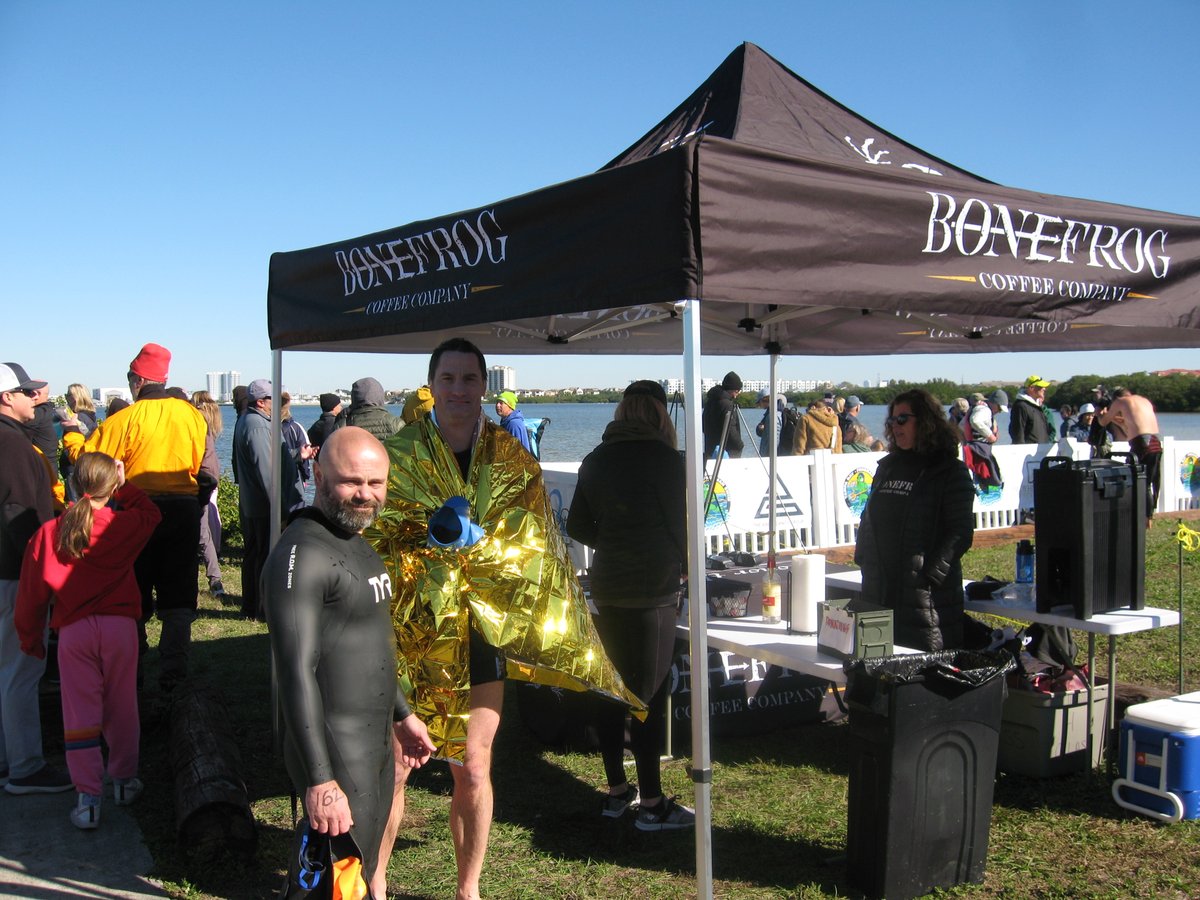 BonefrogCoffee's tweet photo. 150 swimmers & 150+ kayakers completed the 3.4-mile Tampa Bay Frogman Swim, honoring fallen SEALs and SWCCs. The event featured a flag jump, reading of names lost in war on terror, and Bonefrog Coffee to keep everyone warm.
#TampaBayFrogmanSwim #SEALs #SWCC #BonefrogCoffee https://t.co/VcSdxB8vVE