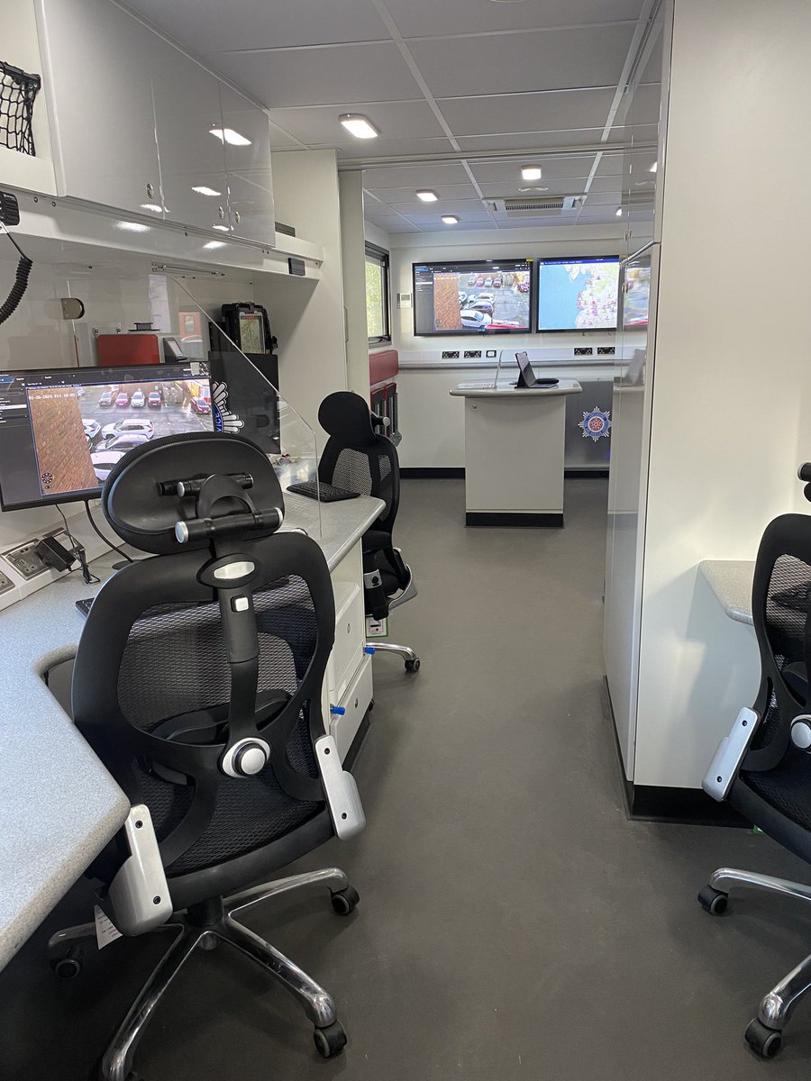 stevejhealey's tweet photo. Had a look round the first of 2 new command units on Friday. Amazing technology and fantastic work by the team. The 360 stem camera is brilliant. New command software being installed. Starlink Tesla satellite. Top spec workstations. JESIP briefing room. You name it, its got it! https://t.co/2qL2yJ8wCs