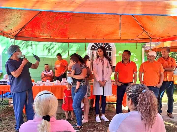 GANAOFICIAL's tweet photo. 🔶#SantaAna
Jornada médica gracias al Diputado Juan Carlos Mendoza (@jcmendozagana1) en el cantón #Primavera, #SantaAna, donde se beneficiará a más de 500 familias de la zona.
A la jornada acompañó el candidato a diputado al Parlamento Centroamericano Nelson Guardado (@DrGuardado09) #Casilla1.
#SomosGANA 👊🇸🇻🗳️🟠