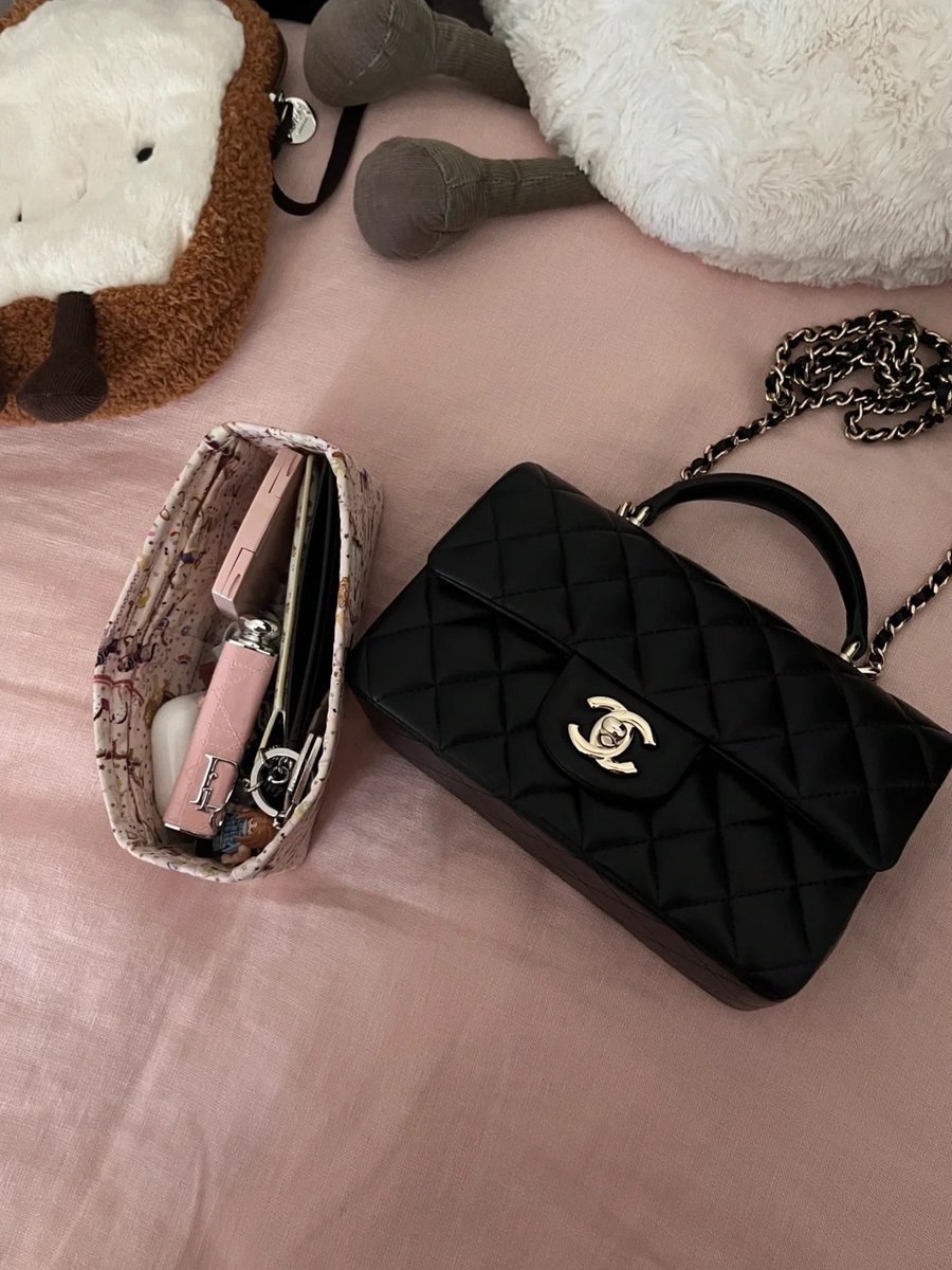 My handbag is my personal assistant👜