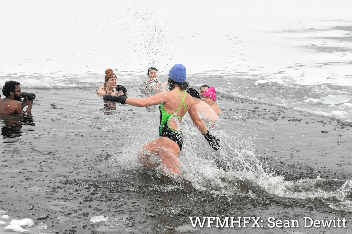 HfxMda's tweet photo. In photos - Flurries fell as more brave souls tackled the icy waters of Lake Banook

More photos on our Facebook page or online here

https://t.co/jaJwEn7opo https://t.co/QHL92H3EeD