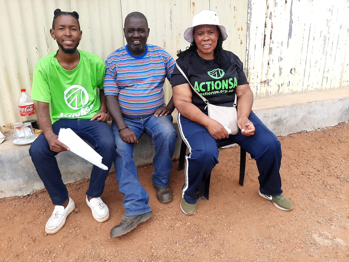 ZintleK_deLange's tweet photo. My uncle in Joburg doing his bit to help Fix South Africa. Enkosi Nxasana, Dunjana, Skhonz'anankomo. Sibalanda one by one!!! #ActionSAProject2024 🇿🇦😘 Let's MOVE!! 😘🇿🇦 https://t.co/Z1Nym2hkea