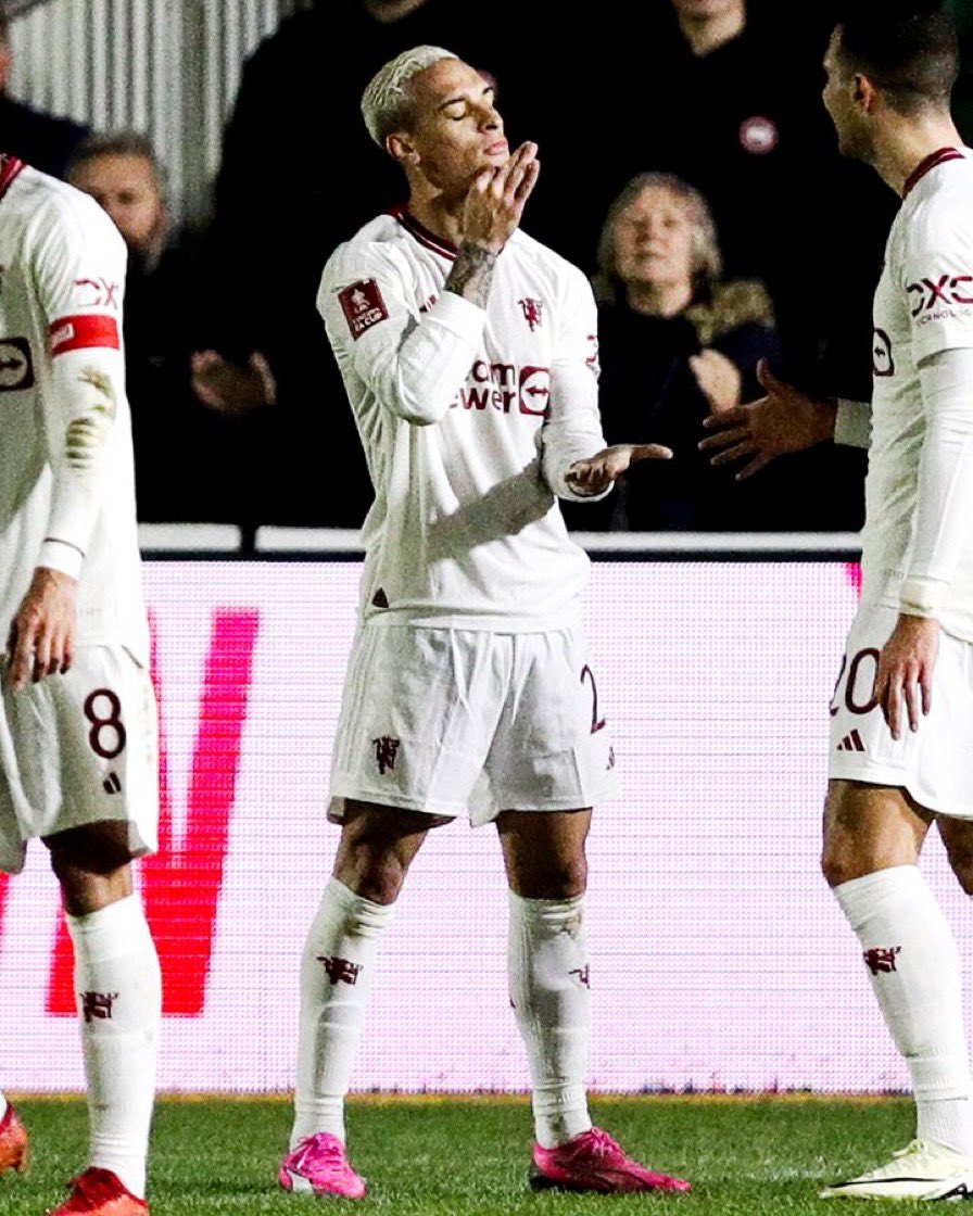 Antony is one of the most hated players in the world. Despite being one of the biggest youngsters, if not the biggest. He has shown that he was a bargain for 100m. He has potensial of winning the Ballondor this year and win us the double. The best left foot in the world is Antony