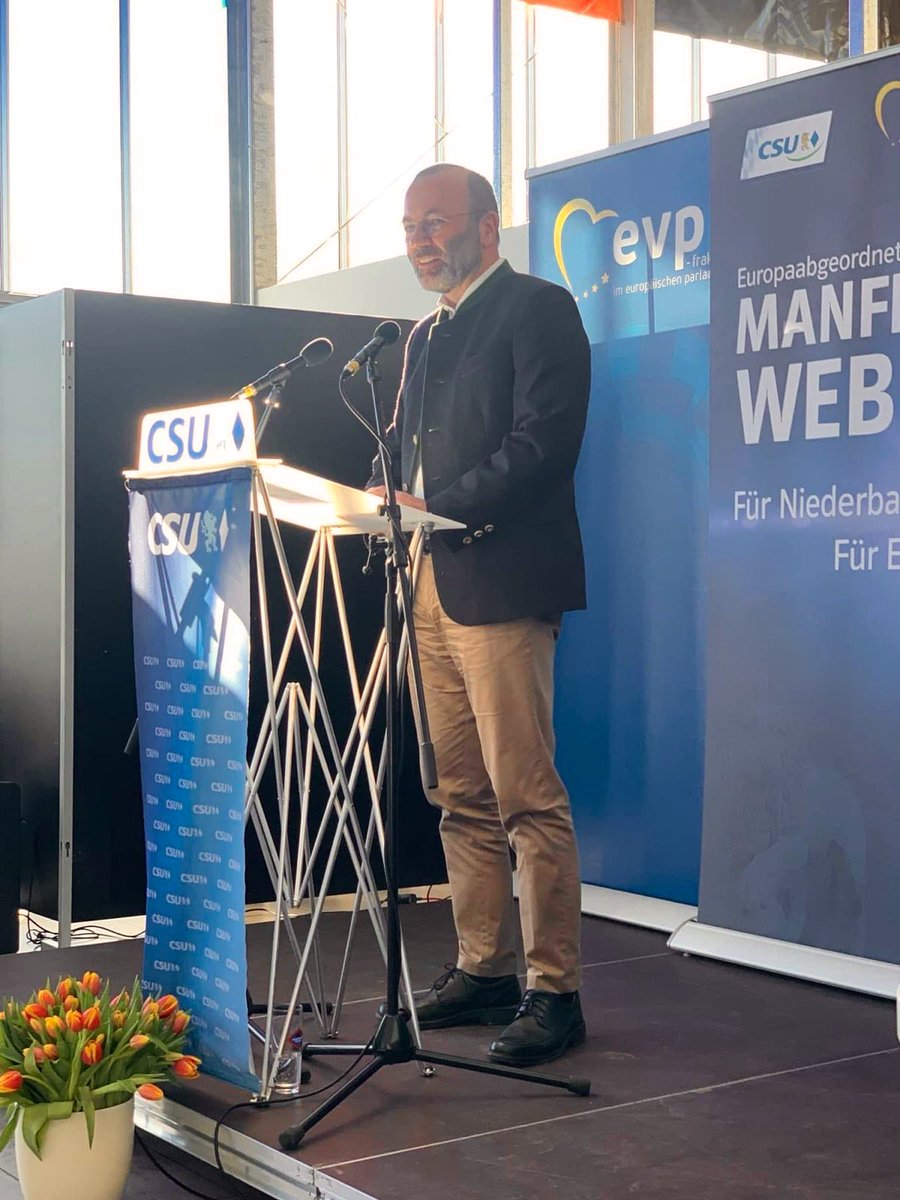 ManfredWeber's tweet photo. Heute vier (!) Neujahrsempfänge in #Niederbayern: überall gute Stimmung und viele tolle Gespräche. Danke an die CSU-Kreisverbände in #Passau, #FreyungGrafenau, #DingolfingLandau. Jetzt auf dem Weg in meine Heimatgemeinde #Wildenberg. #WebervorOrt https://t.co/qvr6WgiSRd