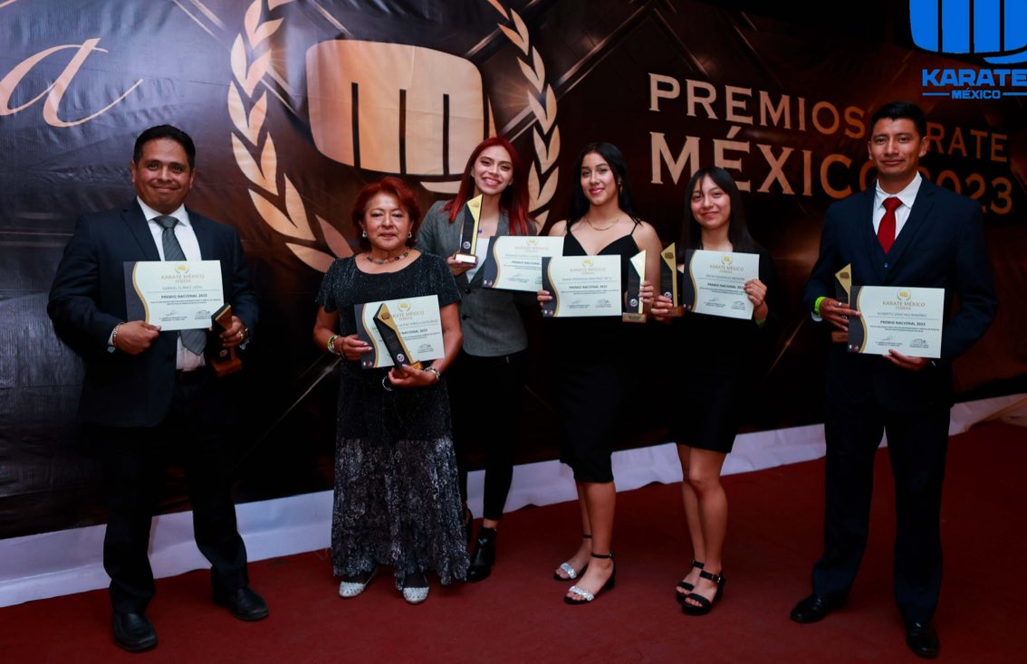 InspiracinDepo's tweet photo. Por Puebla fueron reconocidos tres atletas y tres jueces por #FEMEKA https://t.co/Rt6TTik7Su