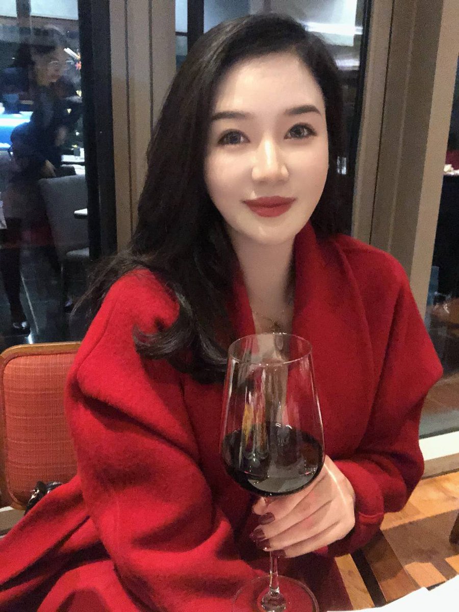 Fern083's tweet photo. @DoctotY 你来摸摸我的衣服，看看是不是做你女朋友的料子~~ https://t.co/rb8aeG4pOd