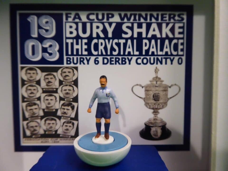 helcol123subbu1's tweet image. Bury FC FA Cup Winners subbuteo artwork frames.Classic watery blue 1903 kit &amp;amp; traditional Shakers white 1900 kit. #standupforBury DM @helcol123subbu1 to order. #buryfc @buryfcofficial @BuryFcOldBoys #partofit #shakerstogether @NonLeagueCrowd @PFSPURR