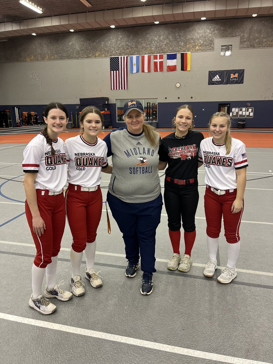 Had a great time today at <a href="/MidlandUSB/">Midland Softball</a>. Learned a lot of new things from all the players and coaches. I got a lot of good quality reps in and some great feedback. Go warriors!! 💙🧡<a href="/CoachSingleton_/">Coach Beth Singleton</a> @NEquakesgold15 <a href="/QuakesRecruit/">Quakes Recruiting</a> <a href="/NEQuakesSB/">Nebraska Quakes Softball</a>