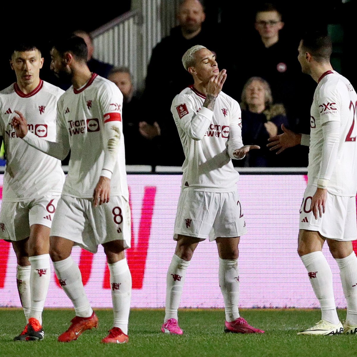 Llekamania_'s tweet image. -4-2 win against that Newport County super team

- Antony goal contributions 

- 8th goal of the season for Rasmus Højlund 

- Through to the next round

Bring on Bristol City or Nottingham Forest

GLORY GLORY MAN UNITED ❤️🔴

#NPCMUN #MUFC #EmiratesFACup