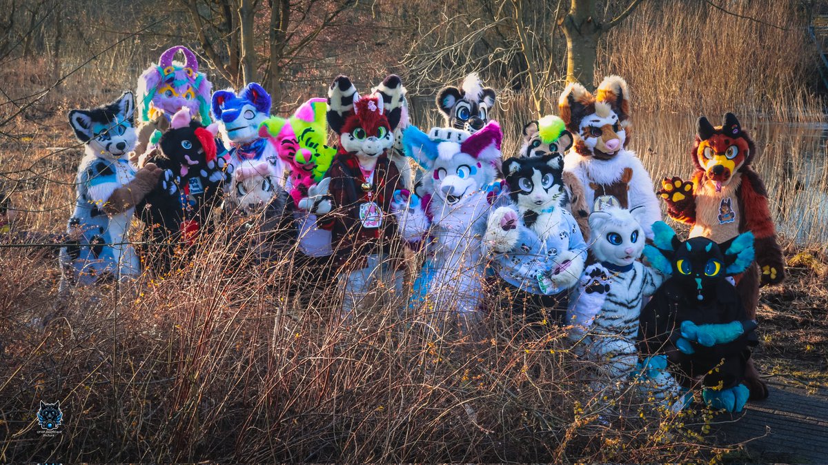 Heute fand unser erster Fursuit Walk in neuen Jahr 2024 statt in Rotenburg (Wümme)

Wir waren ganz schön viele Leute heute Insgesamt über 15 Fursuiter, Es ist unglaublich toll gewesen so viele zu sehen und so viel Flauschige Momente festzuhalten.