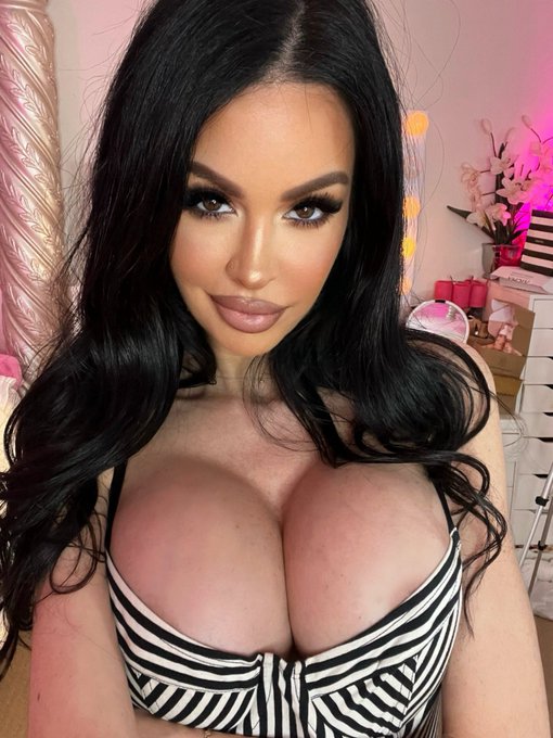 I&rsquo;ve got nothin but LOVE for you Baby💖 https://t.co/6u6SpOi67A<a href="/tag/tittytuesday"class="tags"><span>#tittytuesday</span></a>