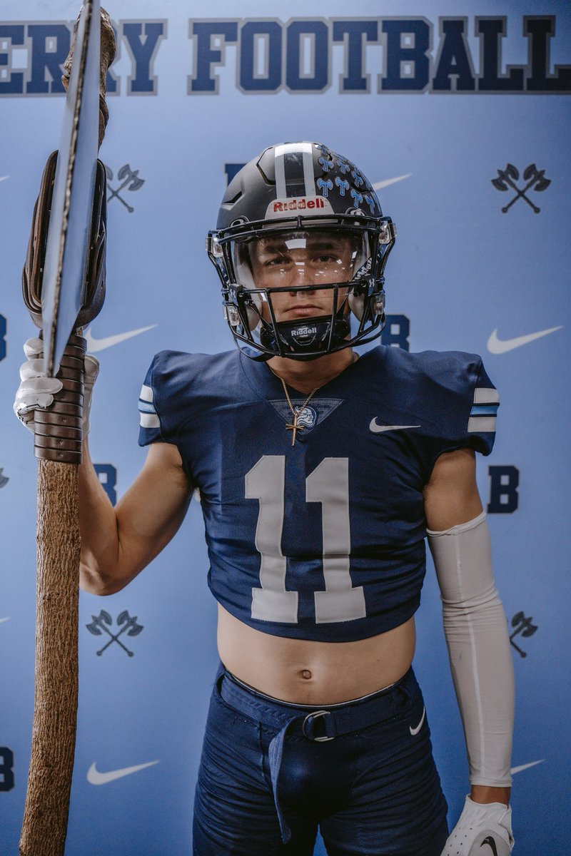 Luc_Mar_10's tweet photo. Thank you to all the coaches at Berry College for a great official visit!! Lookin forward to putting in that work next szn‼️@Coach_Neighbors @FRA__Football @McraeAlexavier @BCCoachK @FB_CoachElliott @BerryFootball https://t.co/O9RIXWXW4t