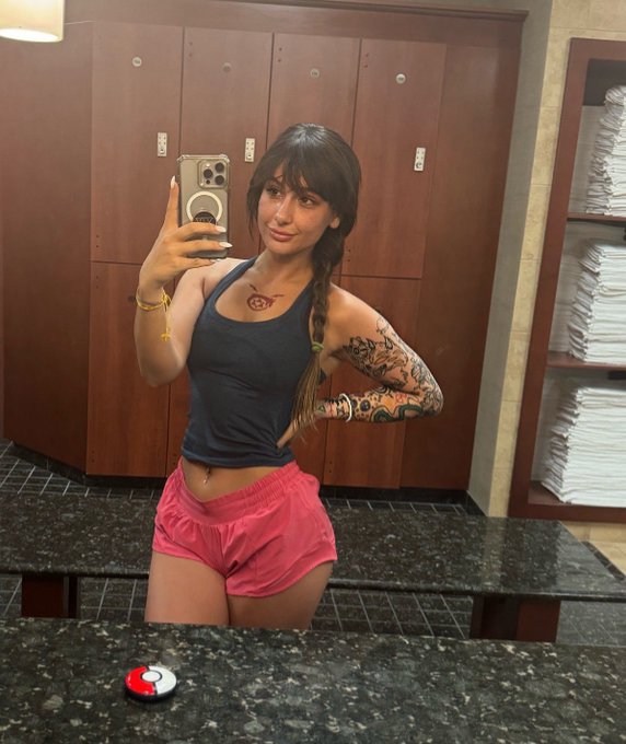 hoping I recovered enough to lift 🥹 cross your fingers plz https://t.co/3xJa65hmBD