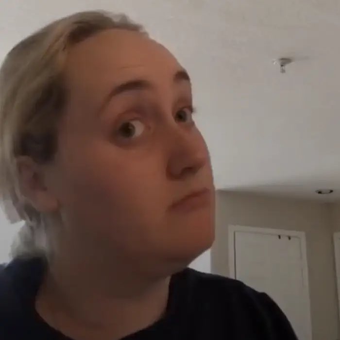 TSlifestyle13's tweet image. taylor swift be like:

perform at the              watch my bf play in
Super Bowl?                       the Super Bowl?