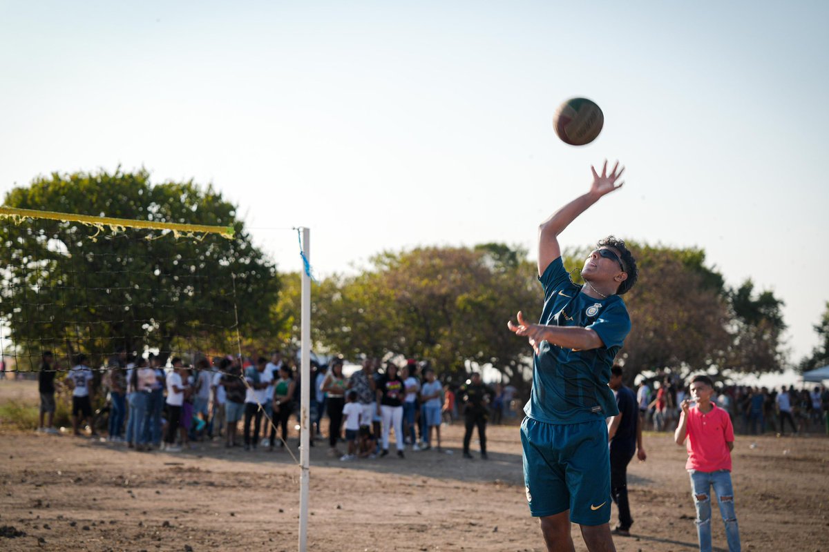 GobDeBolivar's tweet photo. Hoy el gobernador @YamilHAranaP realizó un recorrido por la ciénaga de Magangué que hoy, por iniciativa de la Alcaldía Municipal, le ha dado la bienvenida al deporte, la cultura y la recreación. Proyectos así son los que el #BolívarMejor replicará en múltiples rincones del Dpto. https://t.co/WMorr0KqCu