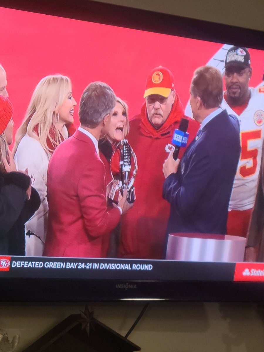 MaxwellMcCoy's tweet photo. For Norma ❤️❤️ #ChiefsKingdom https://t.co/x8SdfEmpdA