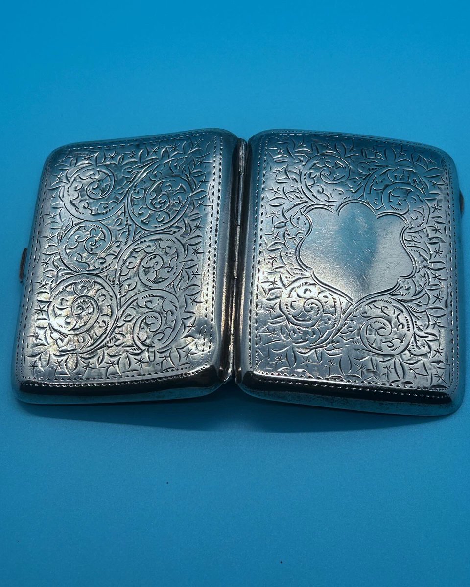 HTNantiques's tweet image. Newly added for sale! #antique #solidsilver #antiquesilver #cigarettecase 

Lots of lovely #antique #vintage #retro items for sale!

happinessnostalgia.etsy.com

#gifts #giftsforhim #giftsforher #giftinspiration #home #decor #homedecor #MHHSBD #smallbusiness #smallbiz