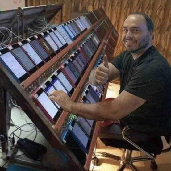 Os gados comemorando público de live. 
Kkkk
Pena que robô não vota
PRÓXIMA…