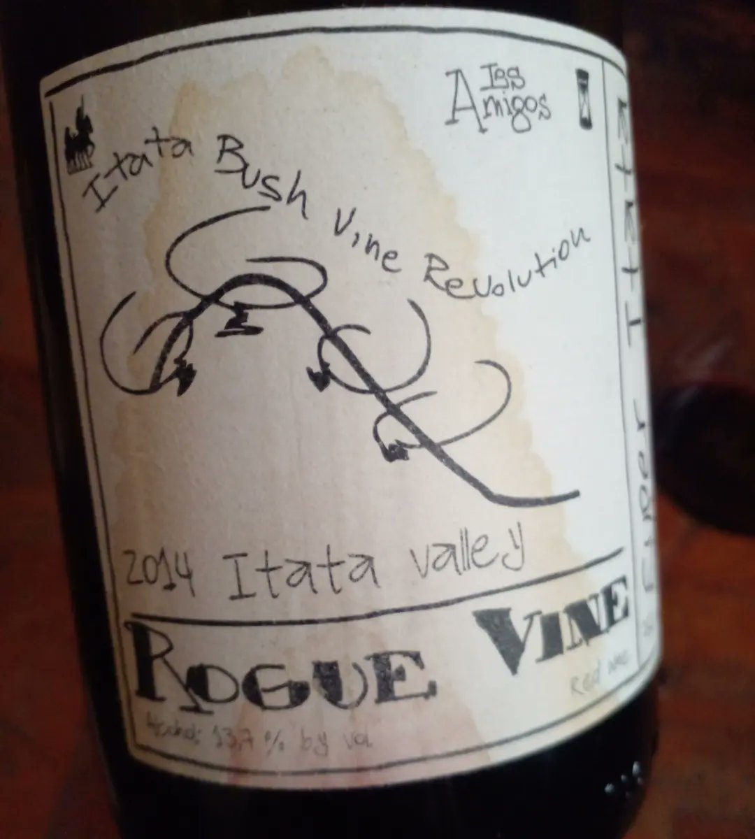 Domingo con este TREMENDO Blend by  <a href="/roguewine/">Roguewine</a> <a href="/LeoErazoLynch/">Leonardo Erazo L</a> #ValleDeItata #Chile🇨🇱 #10AñosNoSonNada 34% Carignan 33%Syrah 33% Malbec esta a pleno y tiene para mas! Fresco, bien frutado, sin dudas el Carignan le da esa distinción que no tienen otros vinos. Saluteee 🍷🍷🍷