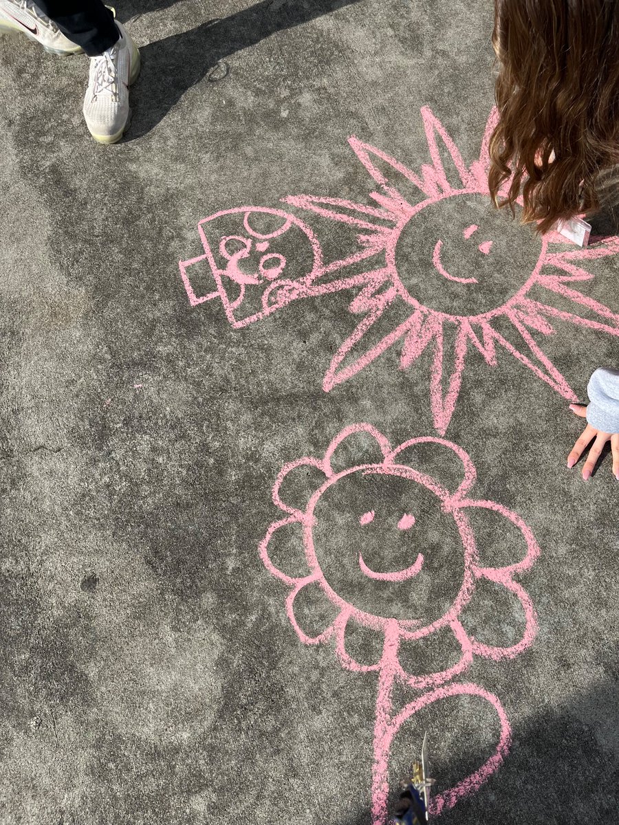 GRCoachMitch34's tweet photo. Science is fun, but calculating how many particles of chalk you used is hard #WeAreGR #GRScience https://t.co/w5W92K2zmK