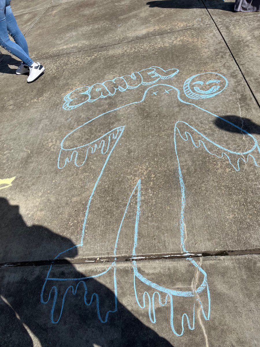 GRCoachMitch34's tweet photo. Science is fun, but calculating how many particles of chalk you used is hard #WeAreGR #GRScience https://t.co/w5W92K2zmK
