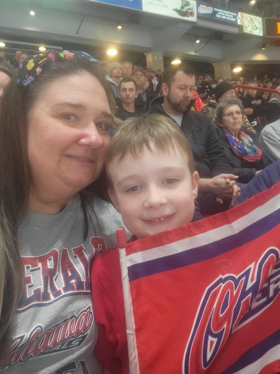 WickedQueenOne's tweet photo. Mommy and Son Date Night at @Oshawa_Generals game! Nothing I love more! Sec 115, row 2 #GoGensGo #selfieinyourseat https://t.co/pQCN0afc4x