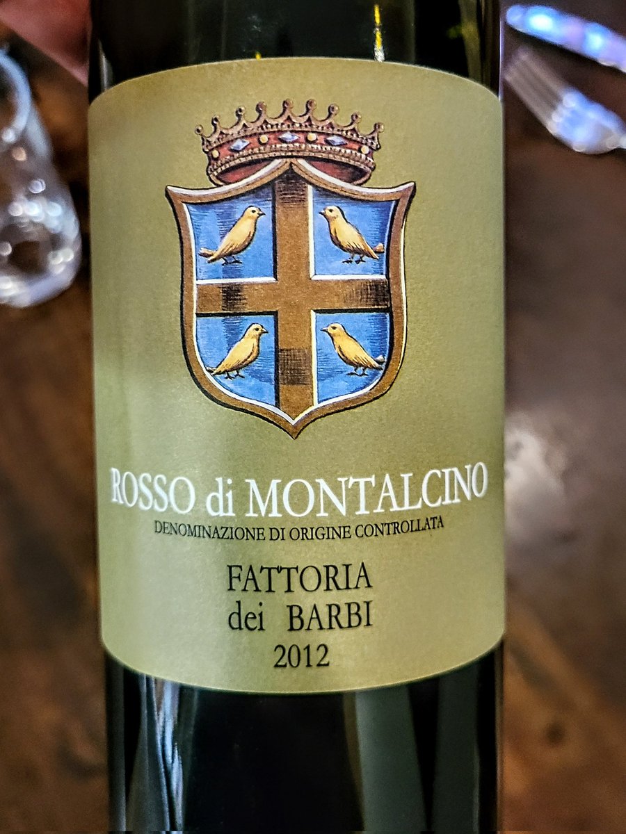 Found this 2012 RdM hidden deep in the cellar while organizing, popped it, and was delightfully surprised by its freshness 👍🙂🐤👑🍷🇮🇹🍇 #RossoDiMontalcino @ConsBrunello @FattoriaBarbi @dpen_cc @JohnMFodera @pietrosd @Vinofilosofia @S_Andreoni @aonedone99 @CHARLIEWINES