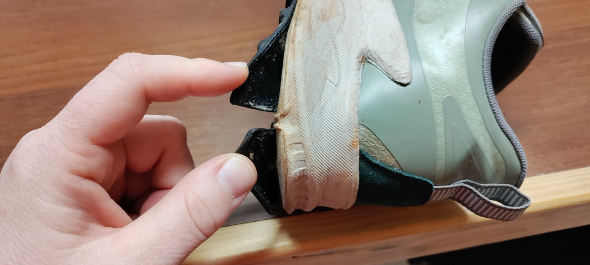 Yllek's tweet photo. @KEEN what's happening with your quality lately? I just bought these shoes last month and the sole is already peeling.  I didn't even toe them off or anything 😩 https://t.co/hOauUHepoh