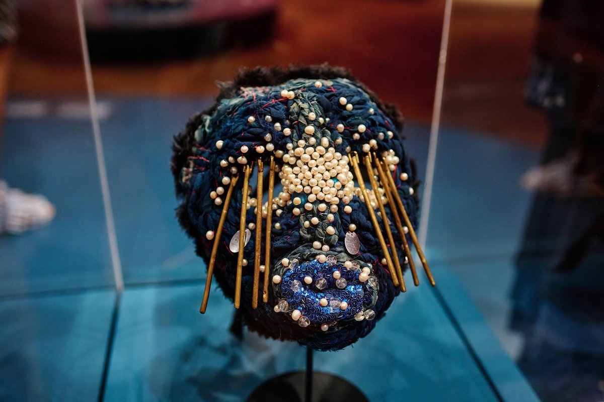PDXArtMuseum's tweet photo. In “Africa Fashion,” the handmade, handwoven, &amp; hand-embroidered take center stage. #LagosSpaceProgramme is a non-binary fashion project exploring Nigeria's Yoruba culture. Àdìrẹ, a resist-dyed indigo cloth historically made by the Yoruba, is a staple of Adeju Thompson's work. https://t.co/HzF2dCJEGm