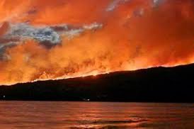 El Parque Nacional Los Alerces sufre un incendio monstruoso y con riesgo de desaparecer.
El gobierno de la provincia le pidió ayuda a Milei y le contestaron que no hay un plan integral de ayuda. Pero vale destacar que no existe mas el Ministerio de Ambiente y que en el Ministerio