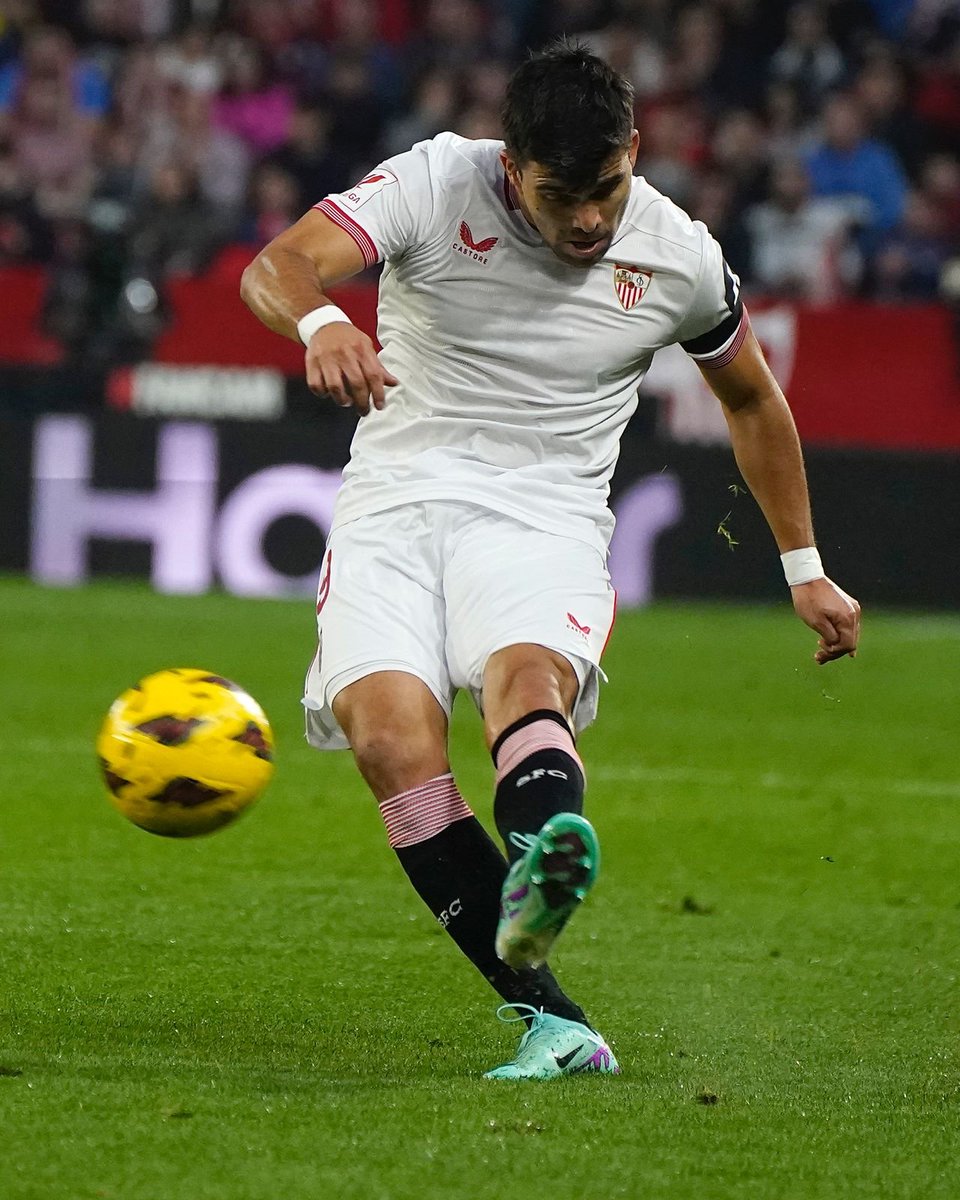 sportstickz's tweet photo. #LaLiga | Full Time

Sevilla       1-1      Osasuna
I. Romero 24        A. Budimir 55

It's a draw between Sevilla and Osasuna by an Equalizer from Ante in 55th minute

Issac Suso Acuña Sergio Ramos

#Sevilla #SevillaFC #SevillaFCOsasuna #Osasuna #Osasuna #SEVOSA #SevillaOsauna https://t.co/alGkzmKSfX