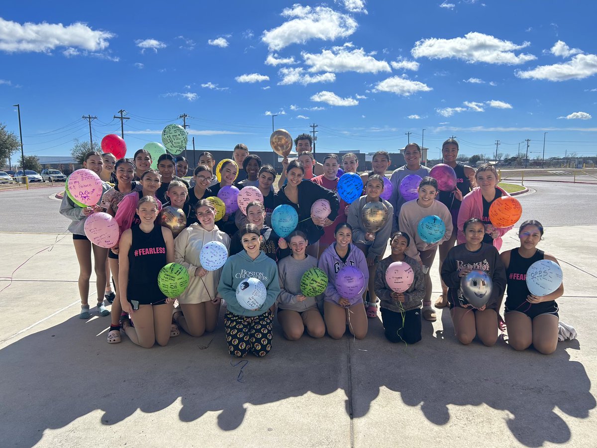 SMHSdiamondline's tweet photo. Yesterday we had our LAST Saturday practice for the contest season! Diamond Line is ready to be fearless on the dance floor! 💜🤍@SMCISDFineArts https://t.co/5unXgfzDia