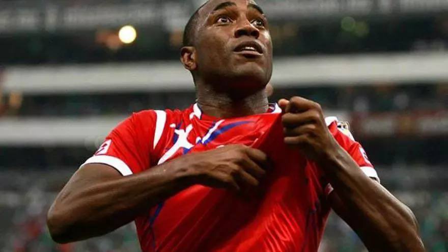 Hoy se nos fue un héroe del futbol, Luis "El Matador" Tejada, el eterno goleador de Panamá. Mis más sentidas condolencias para su familia, amigos, compañeros y a toda la marea roja panameña. Que en paz descanse.